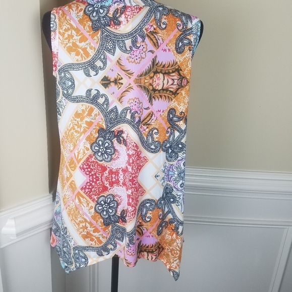 **NWT**Monroe and Main Hankie Hem Print‎ Blouse - Picture 6 of 6